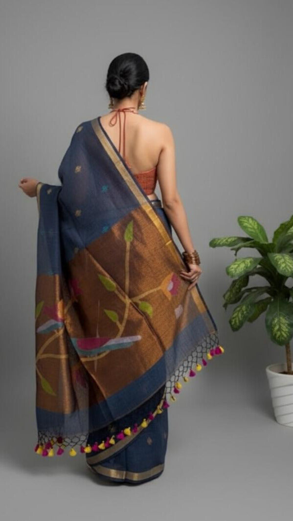 Grey Handwoven Linen Saree Featuring Paithani Pallu