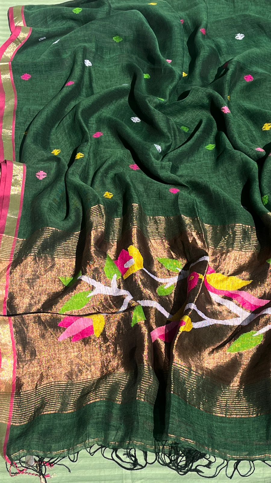 Green Handwoven Linen Saree Featuring Paithani Pallu