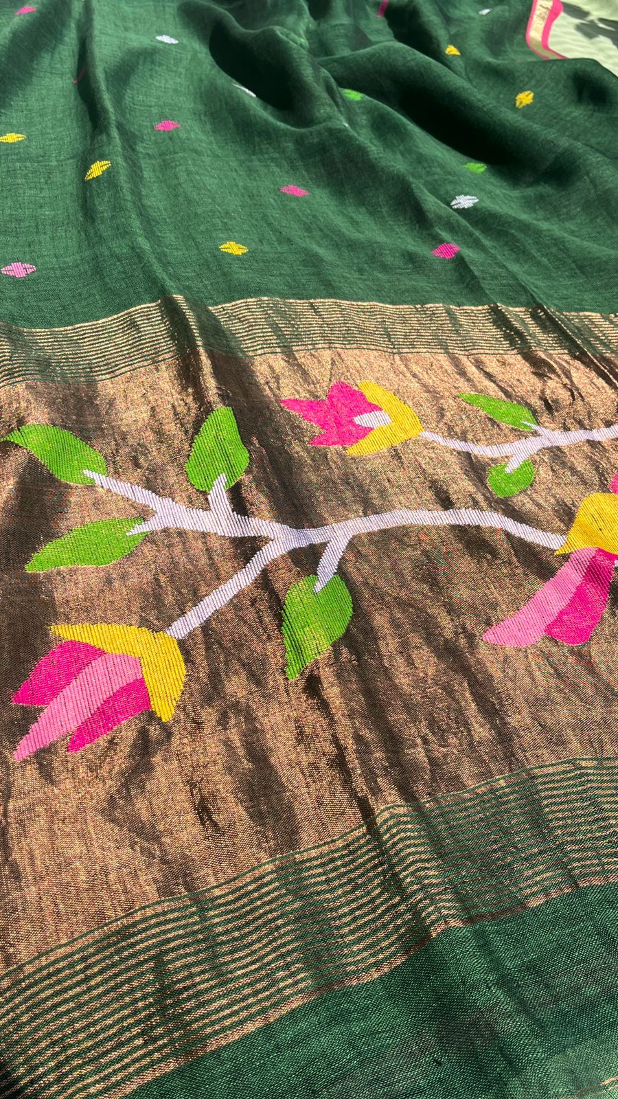 Green Handwoven Linen Saree Featuring Paithani Pallu
