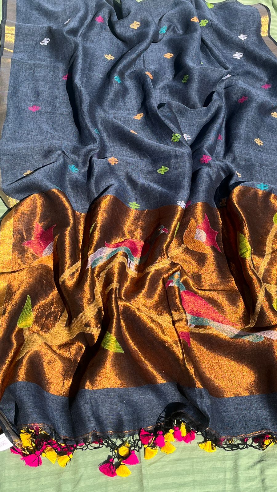 Grey Handwoven Linen Saree Featuring Paithani Pallu