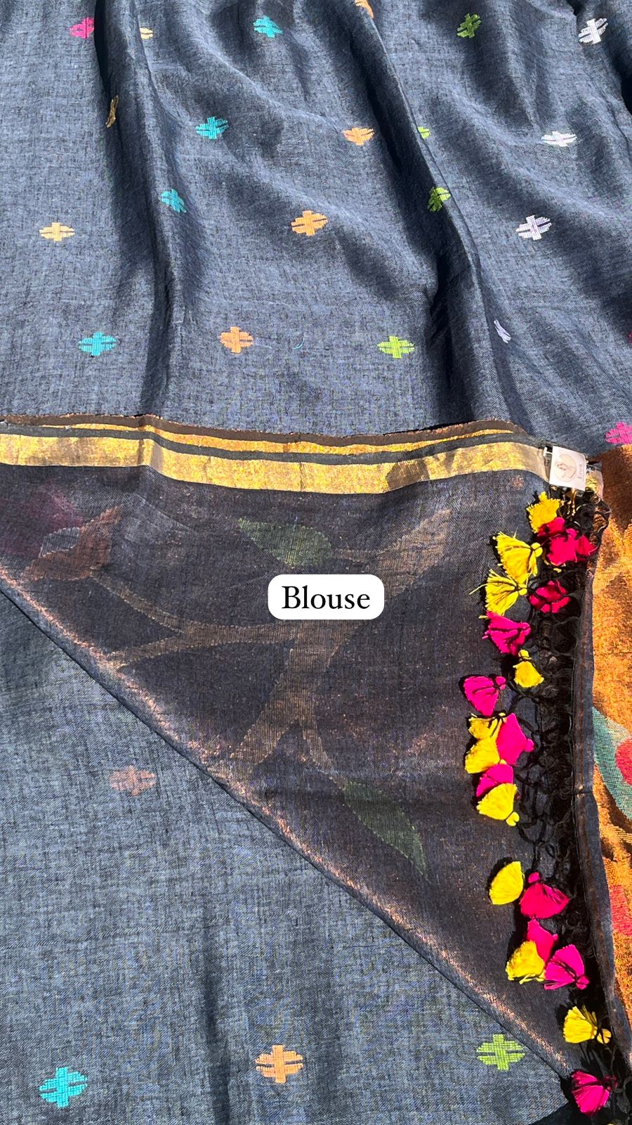 Grey Handwoven Linen Saree Featuring Paithani Pallu