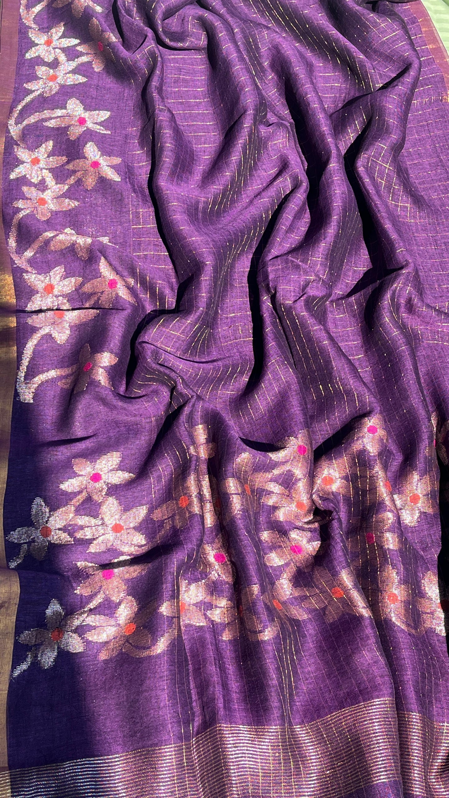 Purple Handwoven Pure Linen Saree – Checks &amp; Floral Motifs