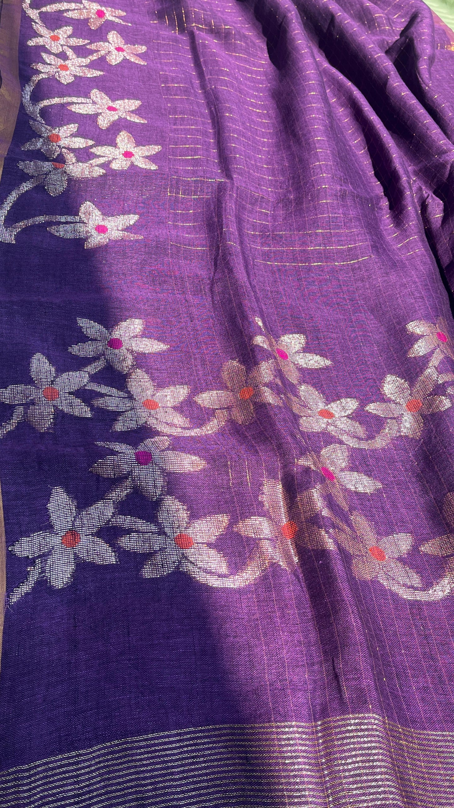Purple Handwoven Pure Linen Saree – Checks &amp; Floral Motifs