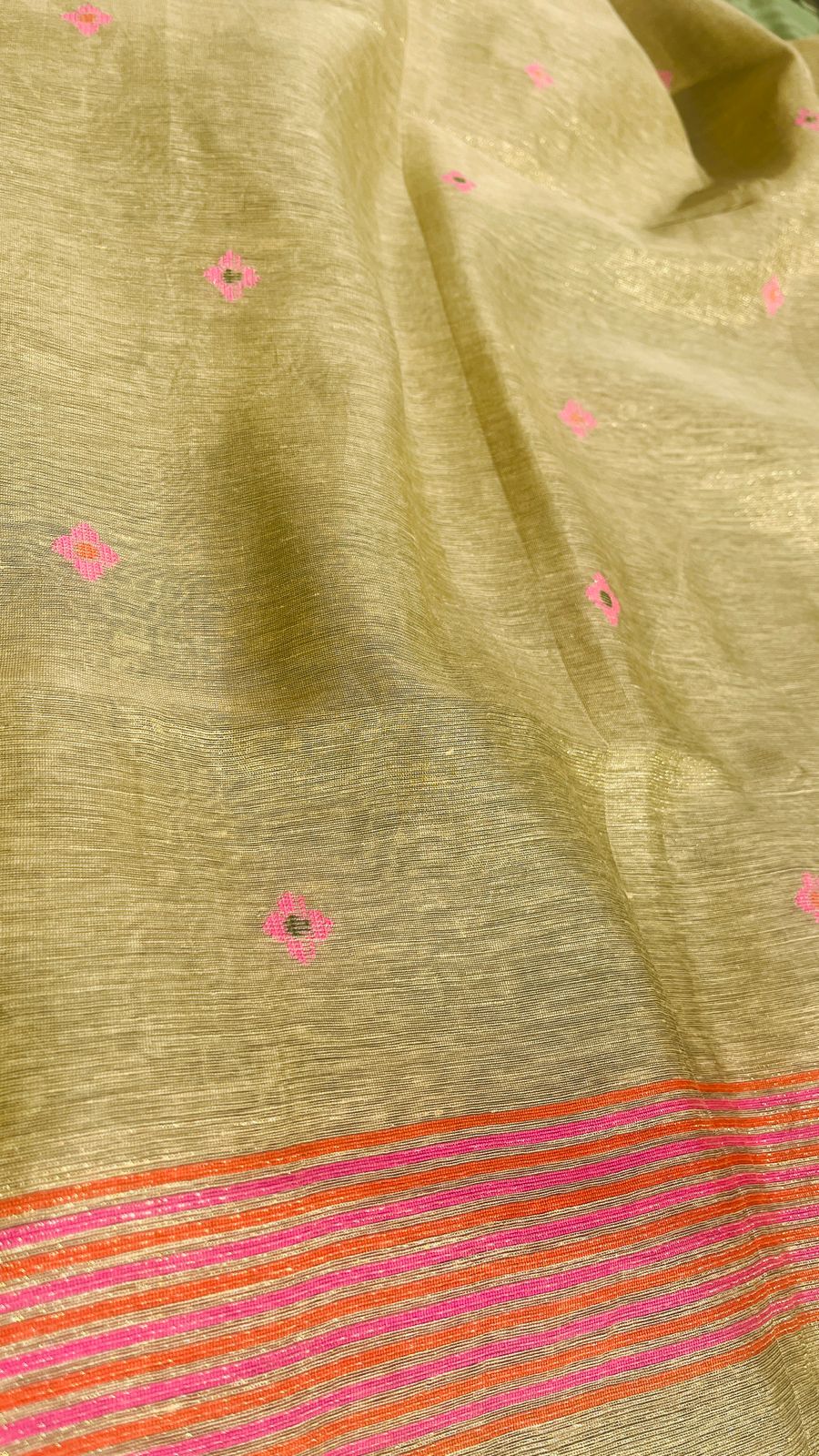 Golden Handwoven Linen Tissue Saree – Floral Pallu Design