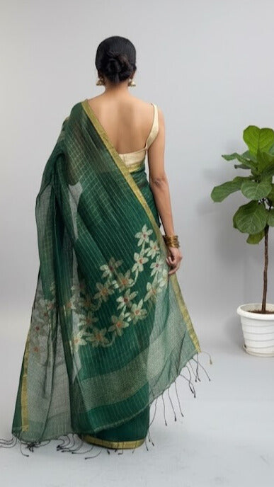 Green Handwoven Pure Linen Saree – Checks &amp; Floral Motifs