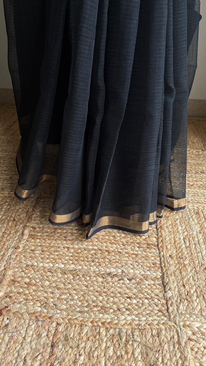 Black light weight saree